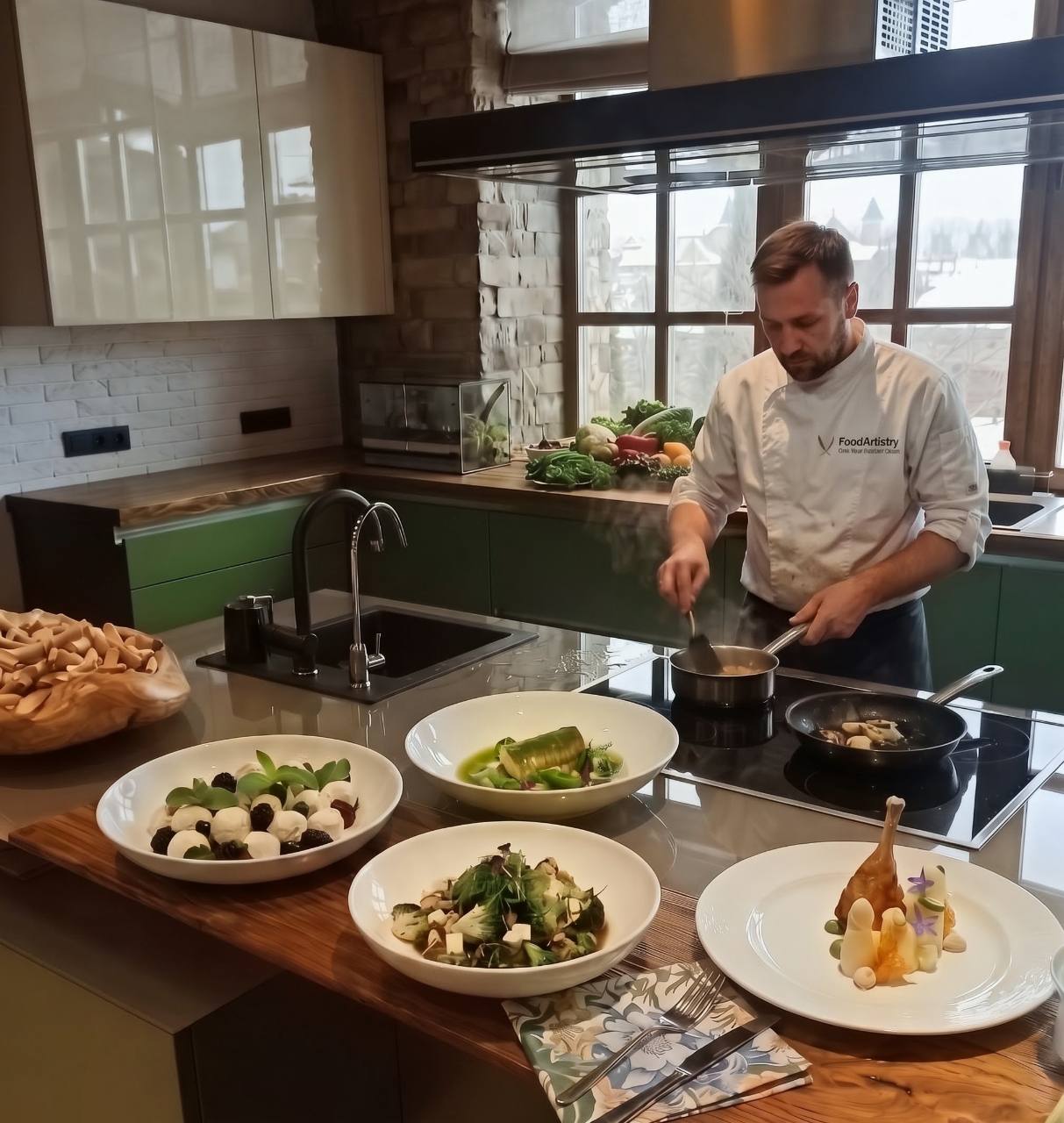 Шеф-кухар на кухні Food Artistry